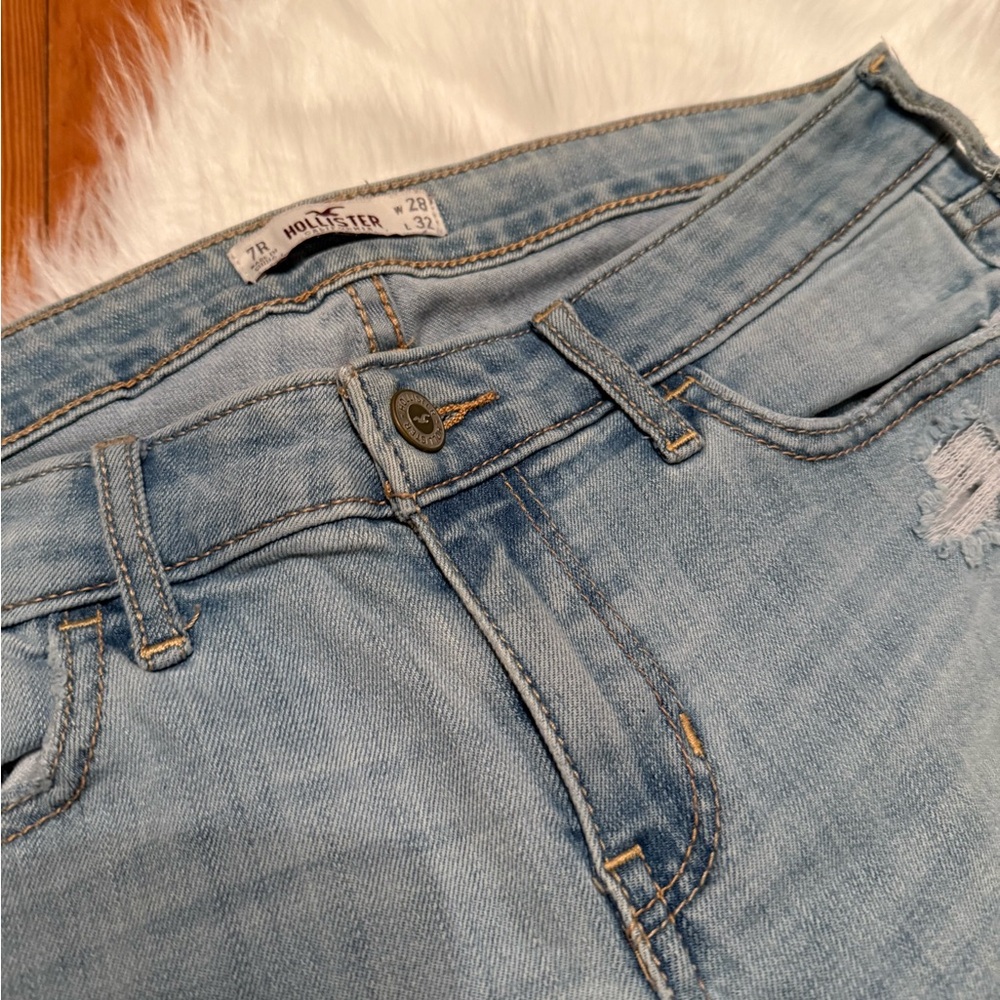 Hollister Slim Jeans with small knee rip detail!